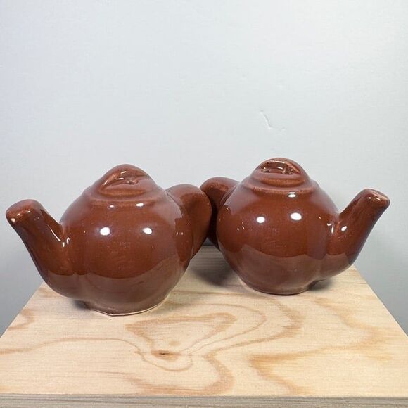 Cape Cod Teapot Salt and Pepper Original Early American - Picture 4 of 5